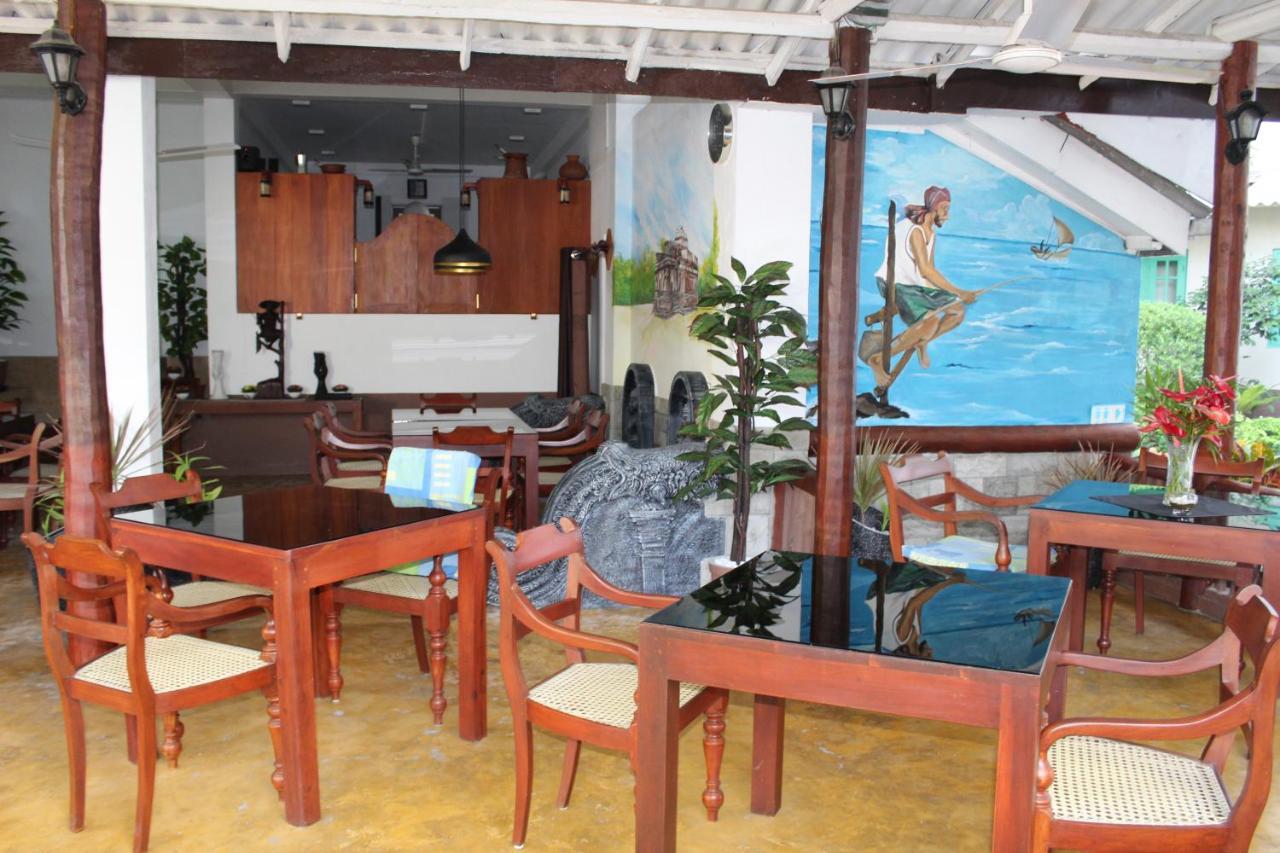 Blue Eyes Inn Unawatuna Eksteriør billede